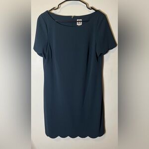 Ann Klein women's scalloped hem shift dress lined green size 10